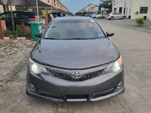 Toyota Camry SE 4dr Sedan (2.5L 4cyl 6A) 2013 Gray