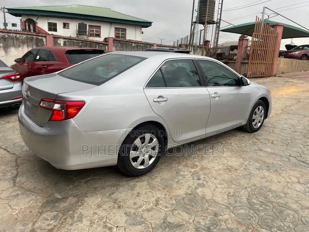 Toyota Camry 2014 Silver