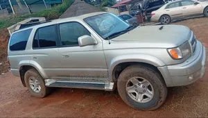 Toyota 4-Runner 2000 Gold