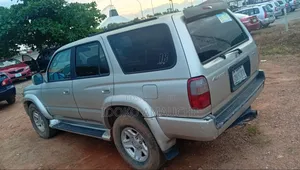 Toyota 4-Runner 2000 Gold