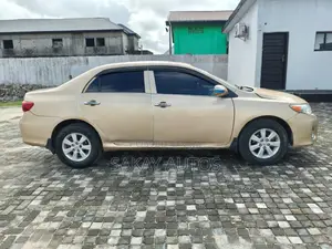 Toyota Corolla 2010 Gold