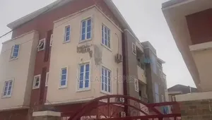 6bdrm Block of Flats in Durumi for sale
