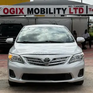 Toyota Corolla LE 4dr Sedan (1.8L 4cyl 4A) 2013 Silver