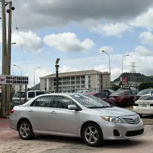 Toyota Corolla LE 4dr Sedan (1.8L 4cyl 4A) 2013 Silver