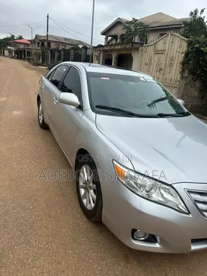 Toyota Camry XLE 4dr Sedan (2.5L 4cyl 6AM) 2010 Silver