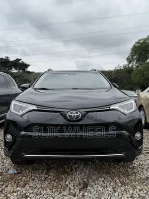Toyota RAV4 XLE 4dr SUV (2.5L 4cyl 6A) 2018 Black
