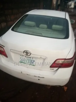 Toyota Camry XLE V6 4dr Sedan (3.5L 6cyl 6AM) 2010 White