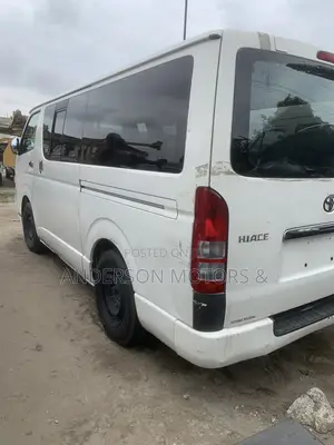Toyota Grand HiAce 2002 White