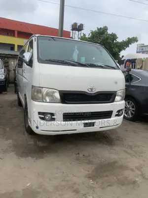 Toyota Grand HiAce 2002 White