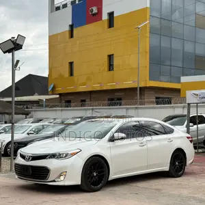 Toyota Avalon Limited 4dr Sedan (3.5L 6cyl 6A) 2015 White
