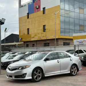 Toyota Camry SE V6 4dr Sedan (3.5L 6cyl 6A) 2013 Silver
