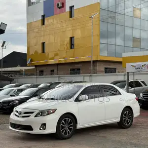 Toyota Corolla LE 4dr Sedan (1.8L 4cyl 4A) 2013 White