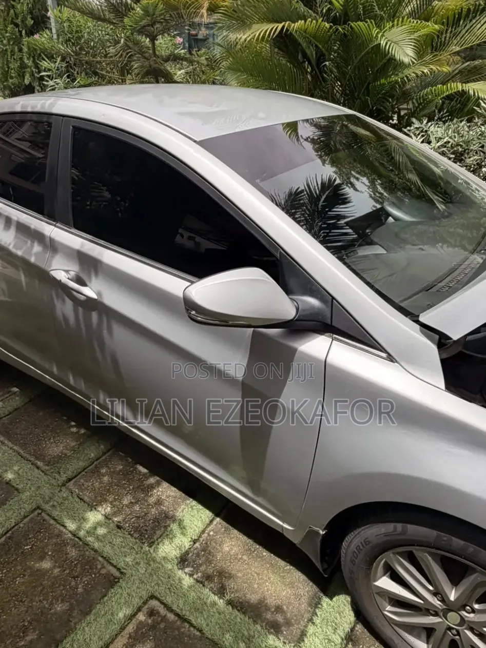 Hyundai Elantra 2015 Silver
