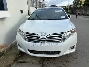 Toyota Venza 2010 White