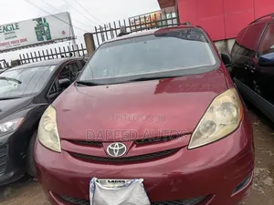 Toyota Sienna 2006 Red