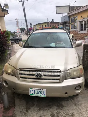 Toyota Highlander 2004 Gold