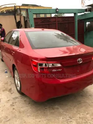 Toyota Camry SE 4dr Sedan (2.5L 4cyl 6A) 2014 Red