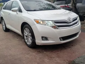 Toyota Venza XLE 4dr Wagon AWD (2.7L 4cyl 6A) 2014 White