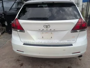 Toyota Venza XLE 4dr Wagon AWD (2.7L 4cyl 6A) 2014 White