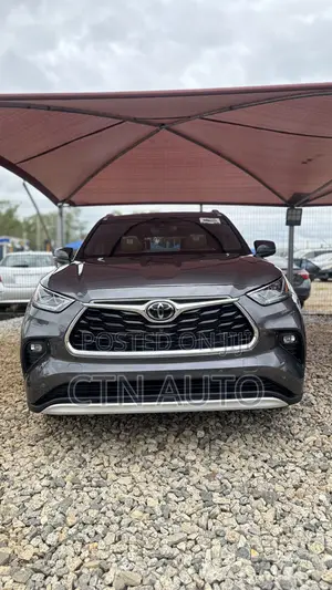 Toyota Highlander Platinum AWD 2023 Gray