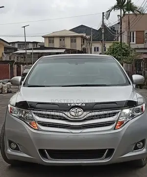 Toyota Venza XLE 2012 Silver