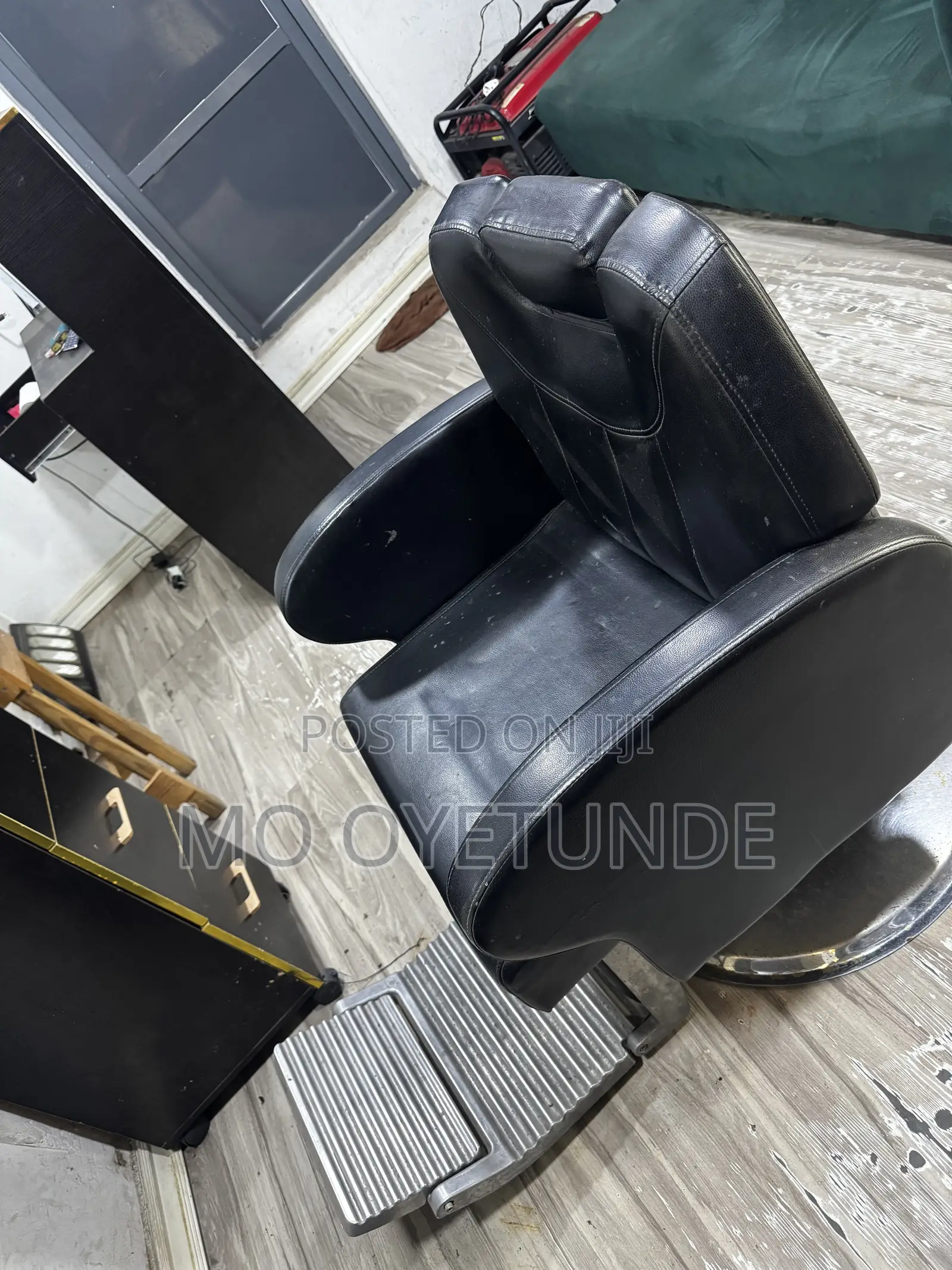 Standard Barber Chair