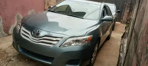 Toyota Camry LE 4dr Sedan (2.5L 4cyl 6AM) 2010 Gray