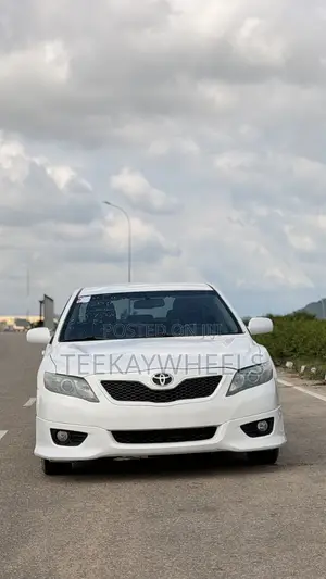 Toyota Camry SE 4dr Sedan (2.5L 4cyl 6AM) 2010 White