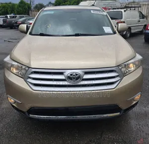 Toyota Highlander Limited 2012 Gold