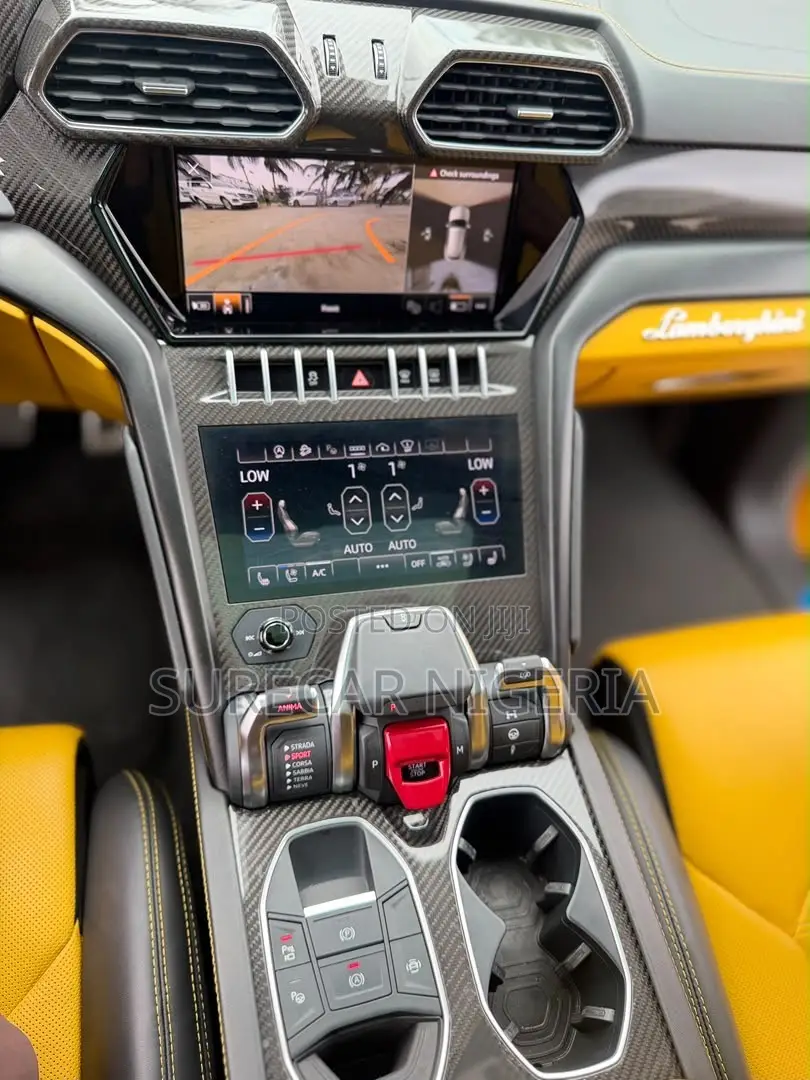 Lamborghini Urus 2022 Yellow