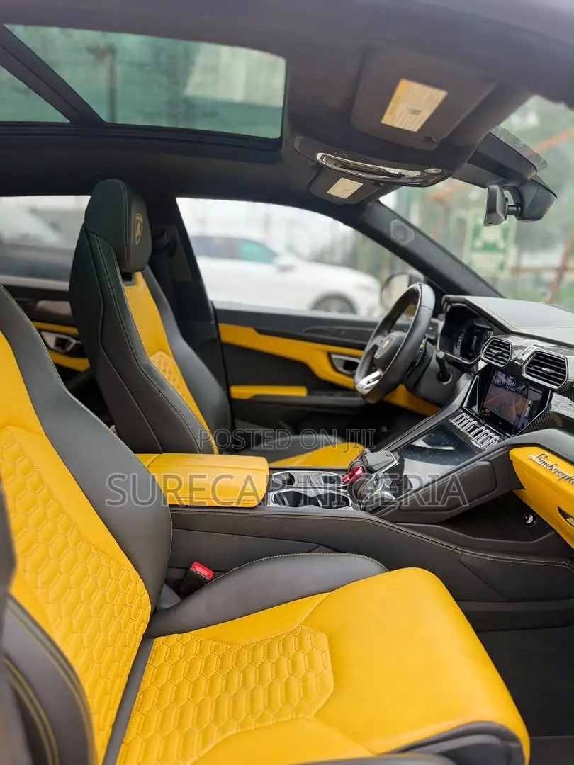 Lamborghini Urus 2022 Yellow