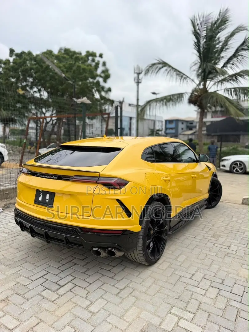 Lamborghini Urus 2022 Yellow