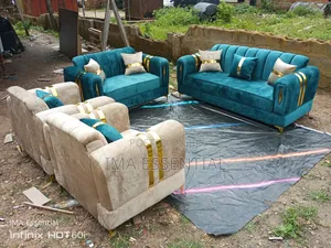 Set of Chair With Pillows