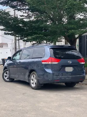 Toyota Sienna 2013 Blue