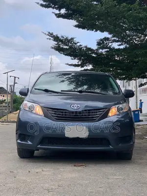 Toyota Sienna 2013 Blue