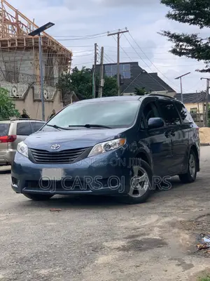 Toyota Sienna 2013 Blue