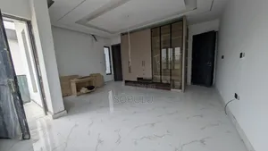 5bdrm Penthouse in Freedom Way, Lekki Phase 1 for sale