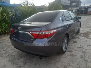 Toyota Camry SE 4dr Sedan (2.5L 4cyl 6A) 2017 Gray