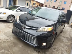Toyota Sienna 2018 Black