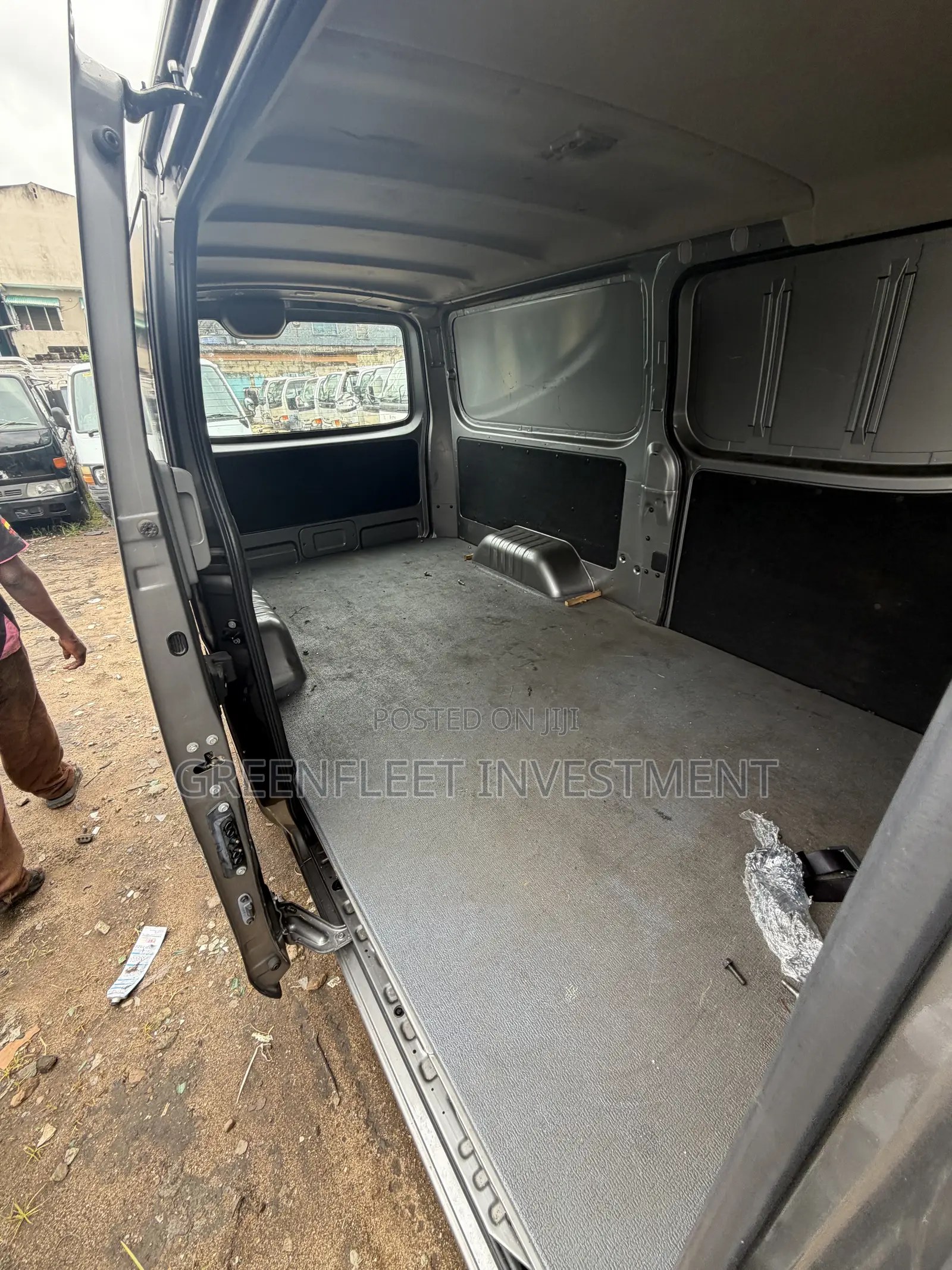 Nissan Caravan (Urvan) 2015 Grey