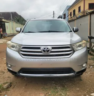 Toyota Highlander Limited 3.5l 4WD 2013 Silver