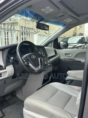 Toyota Sienna XLE 8 Passenger (3.5L 6cyl 6A) 2016 Gray