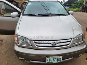 Toyota Sienna 2005 Silver