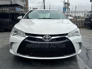 Toyota Camry SE 4dr Sedan (2.5L 4cyl 6A) 2017 Off white
