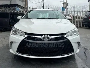 Toyota Camry SE 4dr Sedan (2.5L 4cyl 6A) 2017 Off white