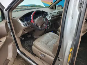 Toyota Sienna 2005 Silver