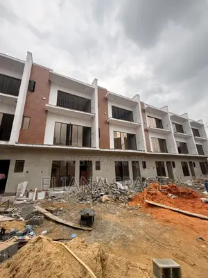 5bdrm Townhouse/Terrace in Omole for sale