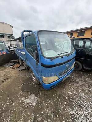 Toyota Dyna Manual Truck 2015