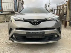 Toyota C-HR XLE FWD Sport Utility (2.0L 4cyl 2AM) 2018 Gray
