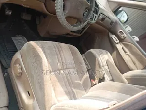 Toyota Sienna LE & 1 hatch 2000 Green
